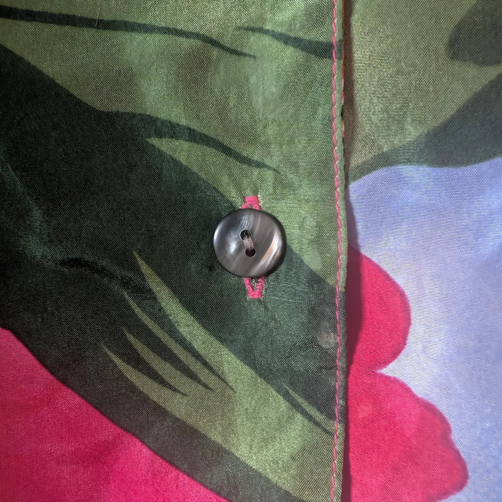 ✨ 5 For $50 Vintage Silk Vibrant Floral Oversized Button Up Size S - Picture 3 of 6